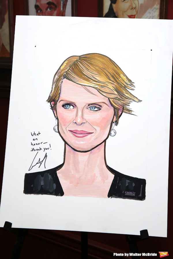 Photo Coverage: Laura Linney and Cynthia Nixon Celebrate Their New Portraits at Sardi's! Image