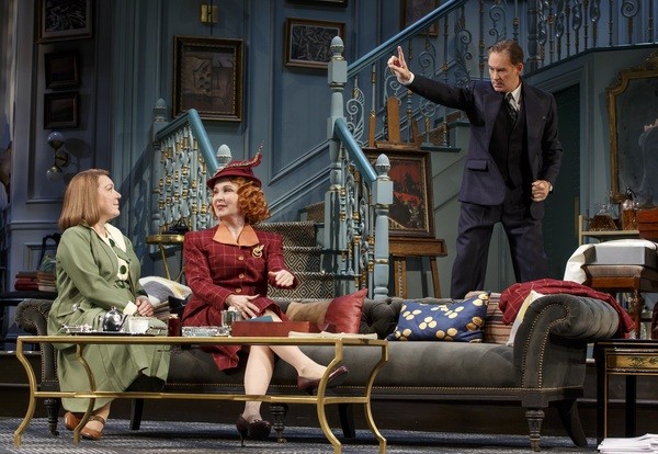 BWW Flashback: The Last Laughs- PRESENT LAUGHTER Takes Its Final Broadway Bow Today