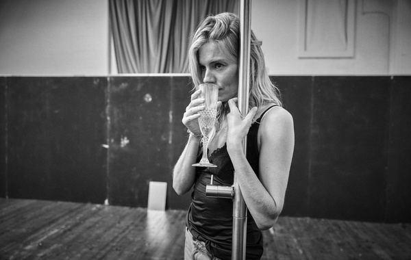 Photo Flash: In Rehearsal With Sienna Miller & Jack O'Connell For CAT ON A HOT TIN ROOF Image