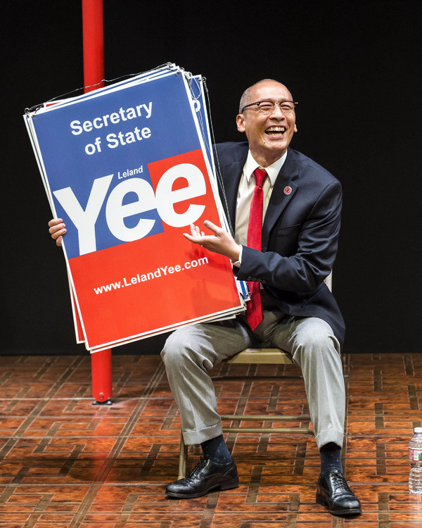 Photo Flash: First Look at KING OF THE YEES, Opening This Weekend at the Douglas Image