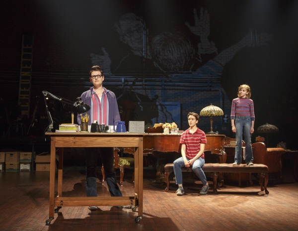 Review: Gripping and Beautiful FUN HOME at the 5th Avenue Image