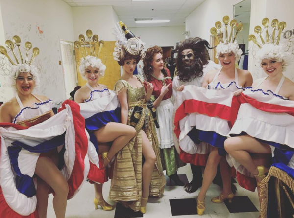 Photo Flash: WICKED Practices a Kiss Goodbye and More Saturday Intermission Pics Image