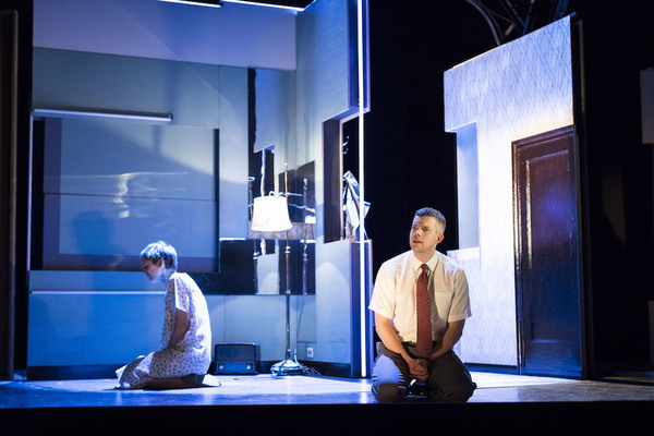 EXCLUSIVE: First Look At New ANGELS IN AMERICA Images Ahead of NT Live Broadcast! Image