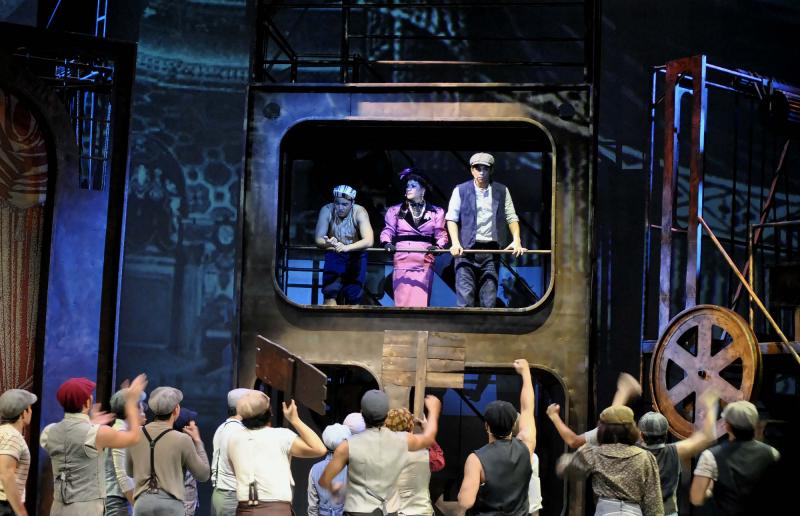 BWW Review: NEWSIES Is Exceptionally Entertaining, Bursting With Raw Energy! 