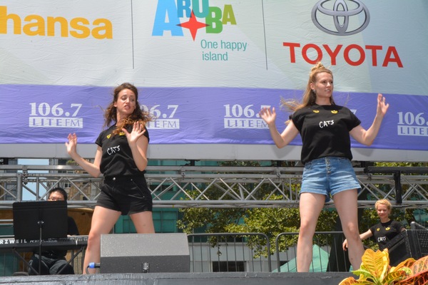 Photo Coverage: The Casts of WAITRESS, CATS, and More at Broadway In Bryant Park Image