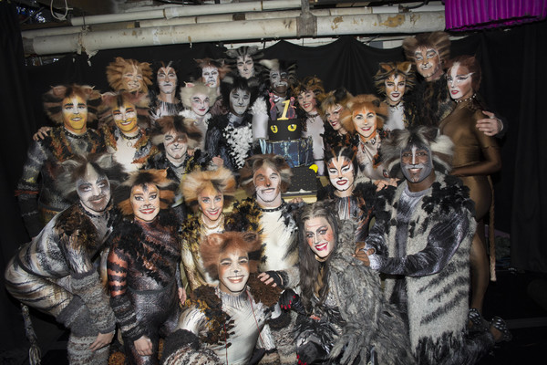 Photo Flash: CATS Revival Claws Into Cake, Celebrates One Year on Broadway Image