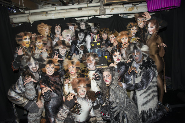 Photo Flash: CATS Revival Claws Into Cake, Celebrates One Year on Broadway Image