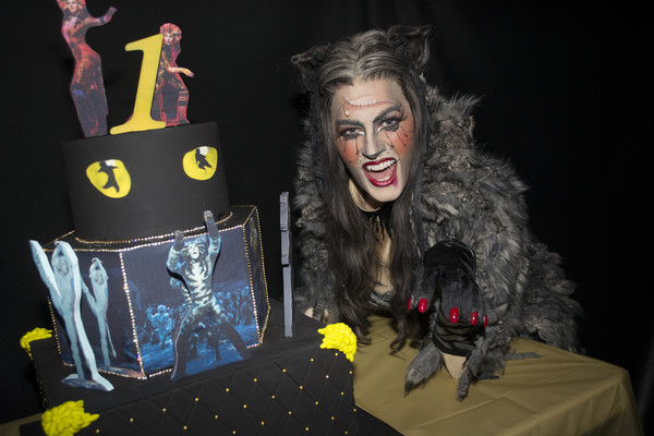 Photo Flash: CATS Revival Claws Into Cake, Celebrates One Year on Broadway Image