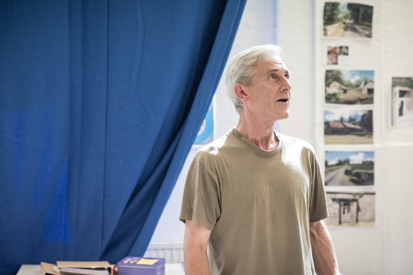 Photo Flash: Sneak Peek Inside Rehearsal for English Touring Theatre's THE WEIR 