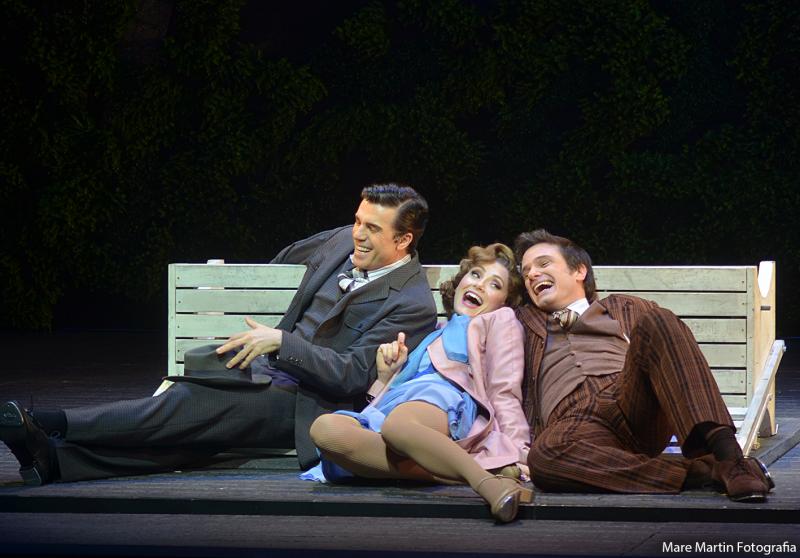 BWW Review: CANTANDO NA CHUVA (Singin' In The Rain) Gives Brazil a Shower of Joy