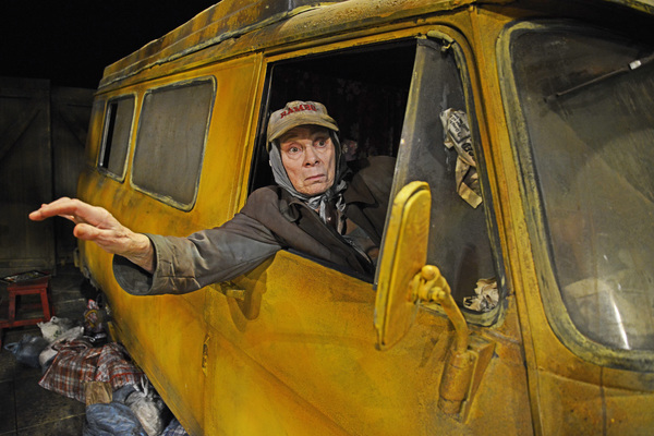 Photo Flash: First Look at THE LADY IN THE VAN at Theatre Royal Bath Image