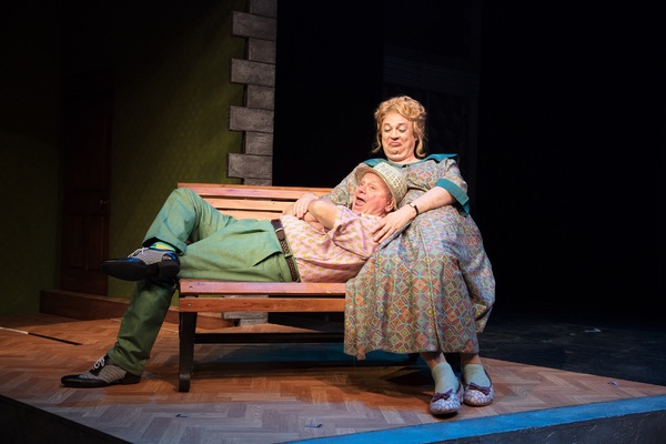 Photo Flash: Welcome to the 60s! First Look at HAIRSPRAY UK Tour Image