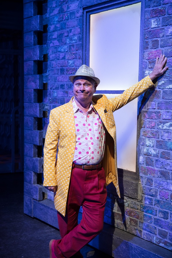 Photo Flash: Welcome to the 60s! First Look at HAIRSPRAY UK Tour Image