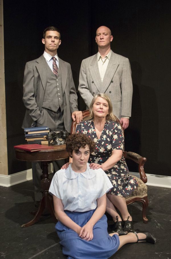 Photo Flash: Meet the Cast of THE GLASS MENAGERIE at Vagabond Theatre 