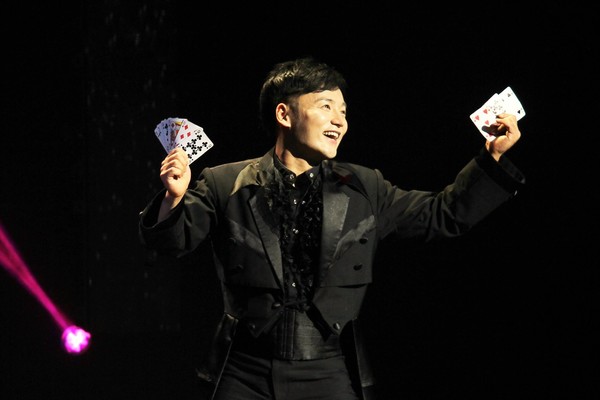 Photo Flash: Sneak Peek at THE ILLUSIONISTS, Coming to Broward Center Next Summer 