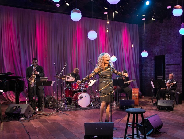 Photo Flash: Jennifer Holliday Performs Sold-Out Show at Bay Street Theater Image