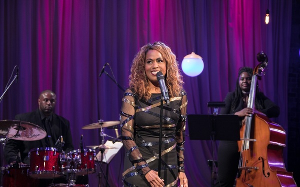Photo Flash: Jennifer Holliday Performs Sold-Out Show at Bay Street Theater Image