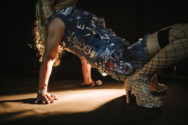 Photo Flash: Sneak Peek at 'HEDWIG' in Her Stilettos at Phoenix Theatre Image