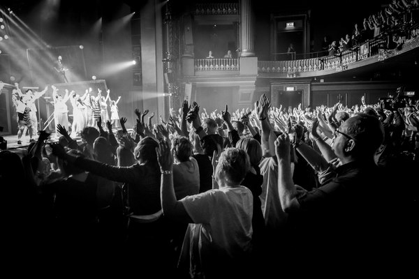 Photo Flash: Take That Joins the Cast of THE BAND in Manchester Image