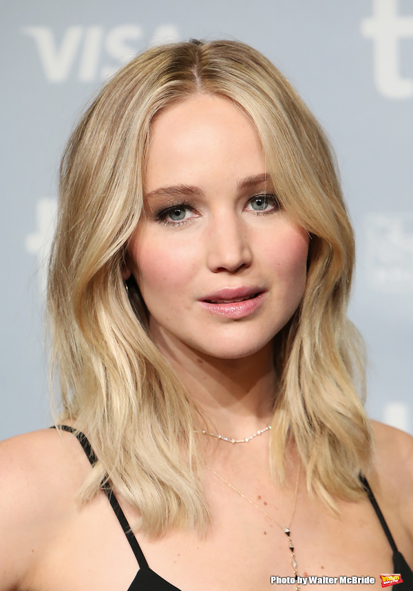 Photo Coverage: Jennifer Lawrence & More Attend MOTHER! Press Photo Call at TIFF Image