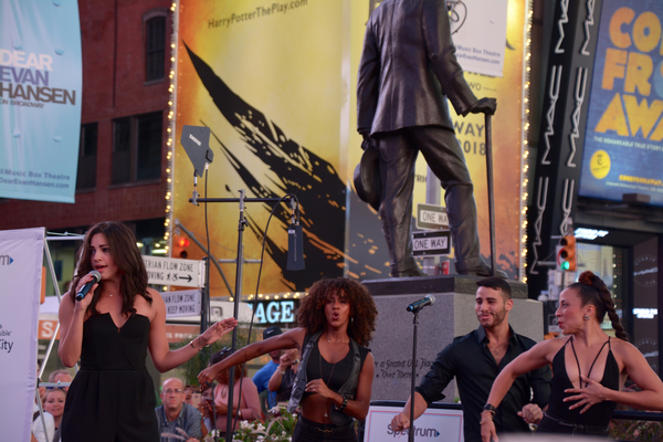 Photo Coverage: Lin-Manuel Miranda, Mandy Gonzalez and More Attend VIVA BROADWAY! Image