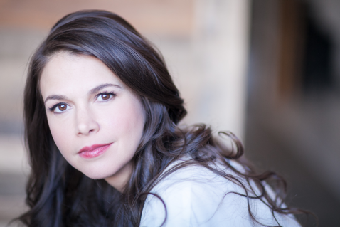 Sutton Foster, Hugh Bonneville Join Mormon Tabernacle Choir for
Annual Christmas Concerts Image