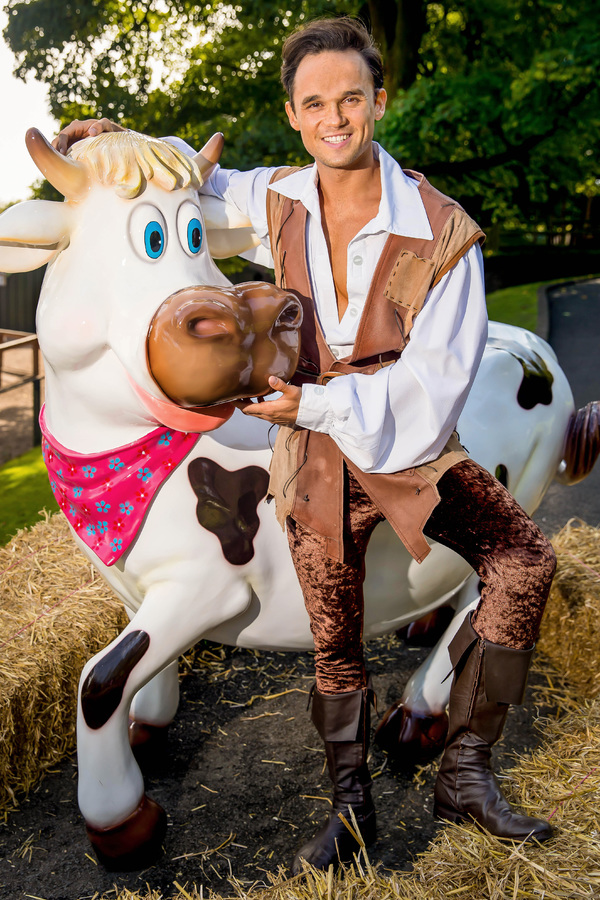 Photo Flash: Gareth Gates Launches Giant Panto JACK AND THE BEANSTALK in Wolverhampton Image