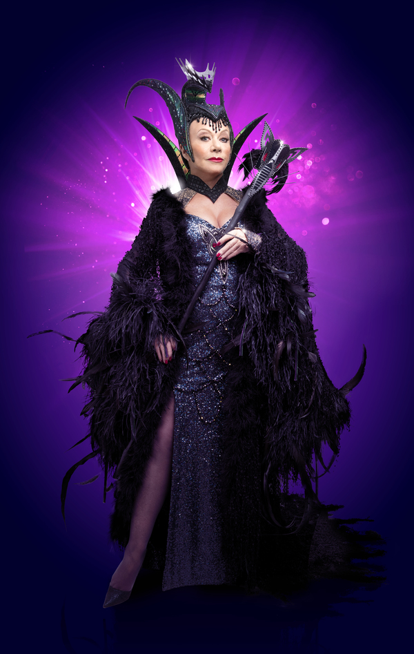 Photo Flash: First Look at Elaine Paige, Julian Clary, and Cast of DICK WHITTINGTON at the London Palladium Image