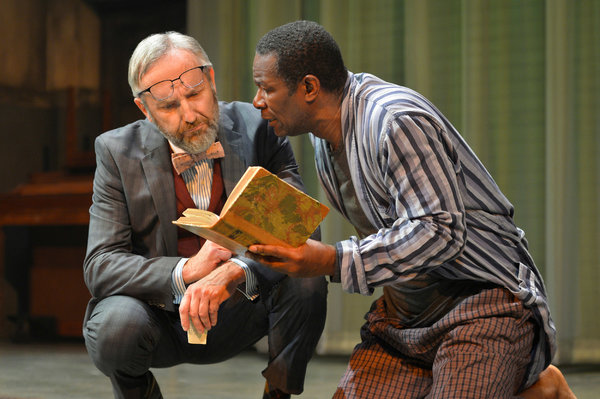 Photo Flash: Intense First Look at John Douglas Thompson in HAMLET at American Conservatory Theater Image