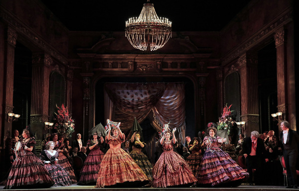 Photo Flash: San Francisco Opera Mounts LA TRAVIATA Image
