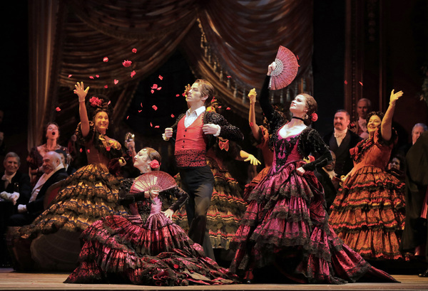 Photo Flash: San Francisco Opera Mounts LA TRAVIATA Image