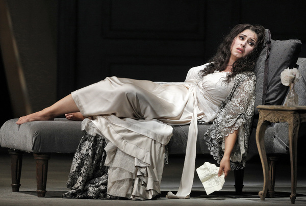Photo Flash: San Francisco Opera Mounts LA TRAVIATA Image