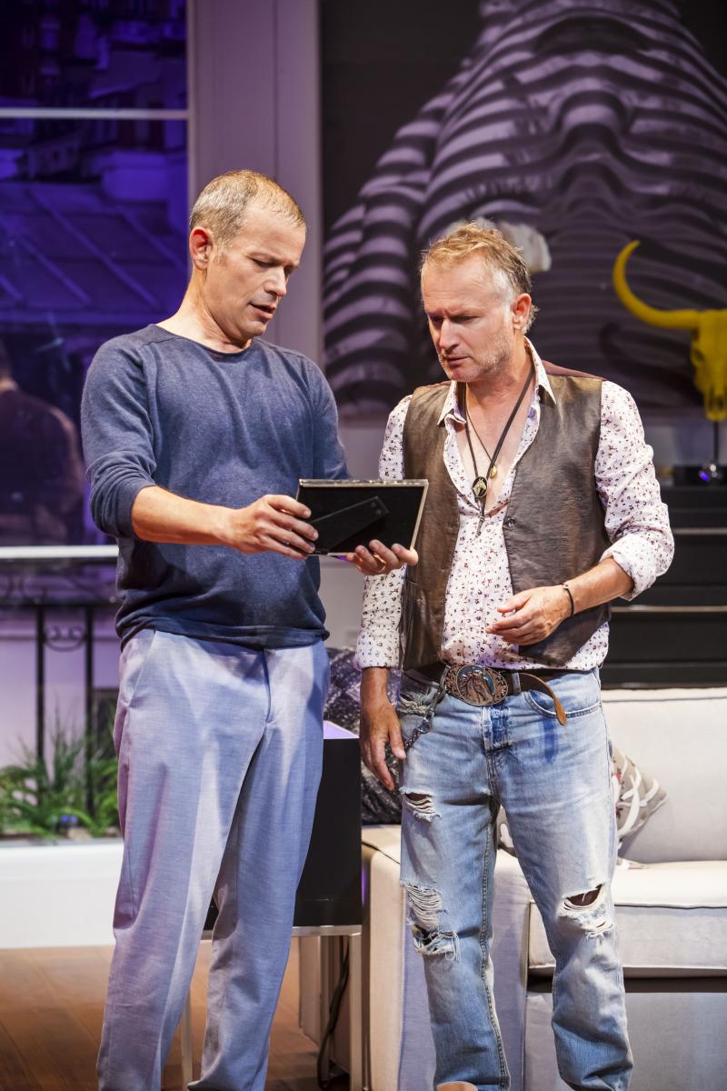 Review: UN ANIMAL DE COMPAGNIE at Beit Lessin Theatre Image