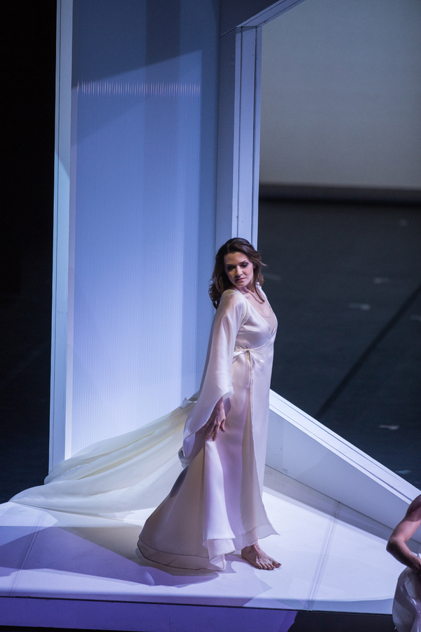 Photo Flash: ORPHEE ET EURYDICE Opens Tonight at Lyric Opera Image