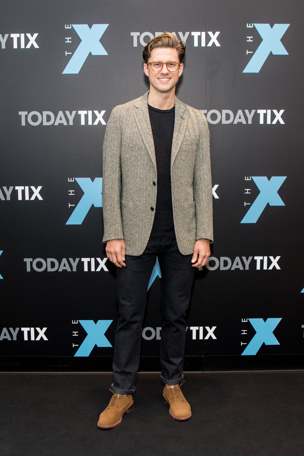 Photo Flash: Aaron Tveit, Laura Osnes and More Celebrate TodayTix's New 'The X Magazine' Image