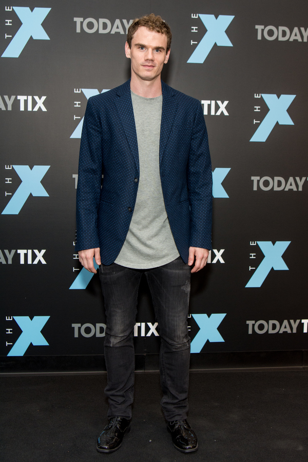 Photo Flash: Aaron Tveit, Laura Osnes and More Celebrate TodayTix's New 'The X Magazine' Image