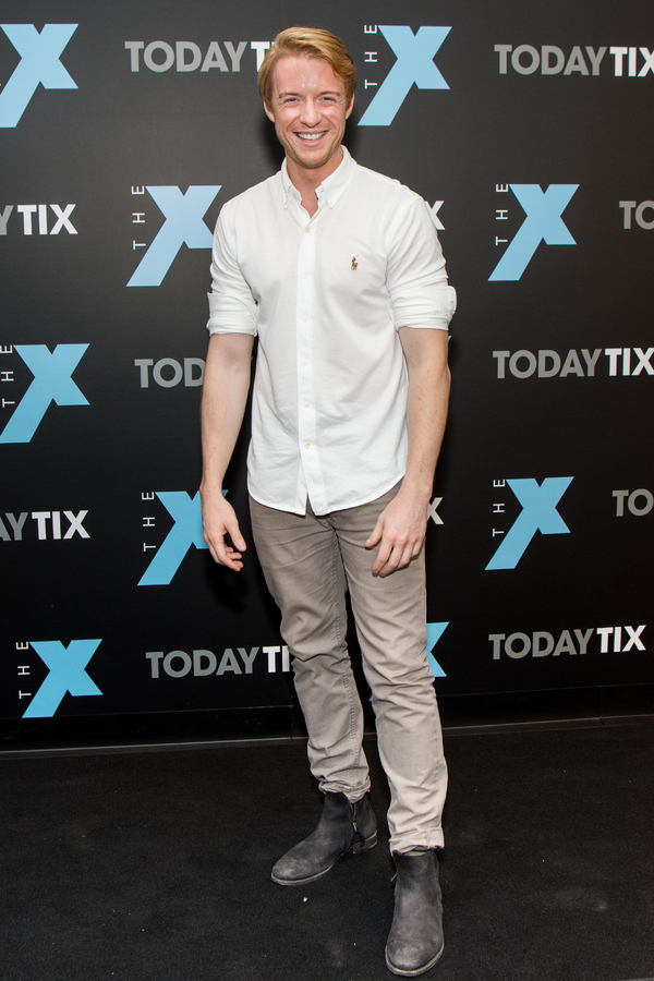 Photo Flash: Aaron Tveit, Laura Osnes and More Celebrate TodayTix's New 'The X Magazine' Image