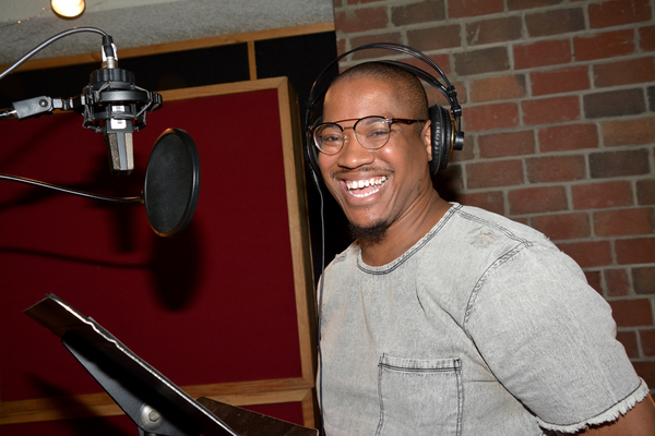 Exclusive Photo Coverage: ALADDIN Cast Gets Joyful and Triumphant with Carols For A Cure Image