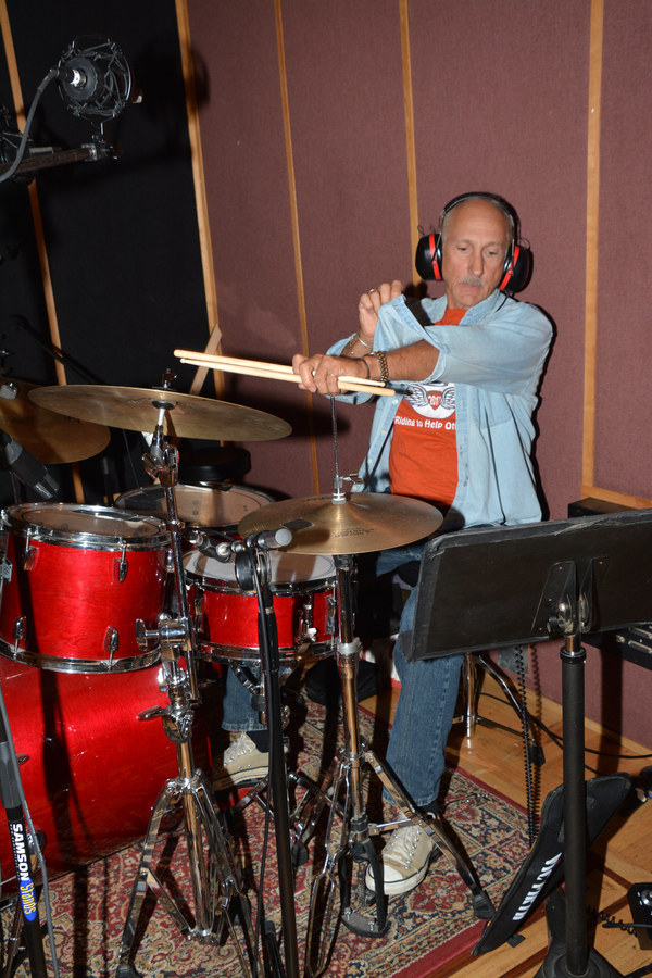 Exclusive Photo Coverage: A BRONX TALE Rings in the Holiday Season with Carols For A Cure! Image