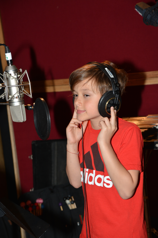 Exclusive Photo Coverage: A BRONX TALE Rings in the Holiday Season with Carols For A Cure! Image