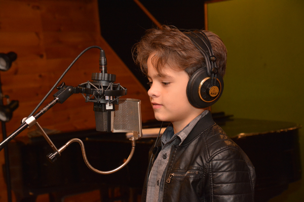 Exclusive Photo Coverage: A BRONX TALE Rings in the Holiday Season with Carols For A Cure! Image