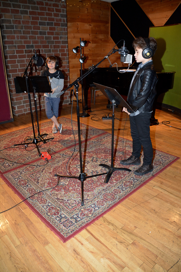 Exclusive Photo Coverage: A BRONX TALE Rings in the Holiday Season with Carols For A Cure! Image