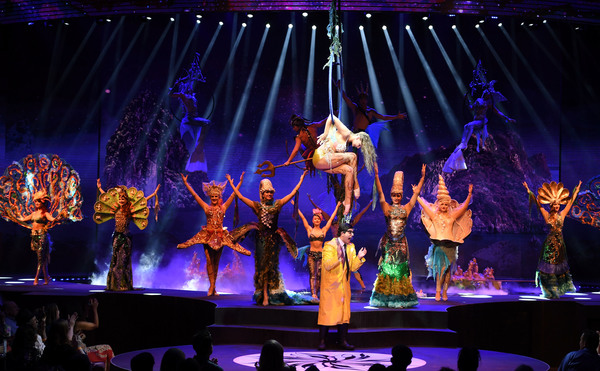 Photo Flash: WOW - WORLD OF WONDER Makes a Splash at the Rio on Opening Night 