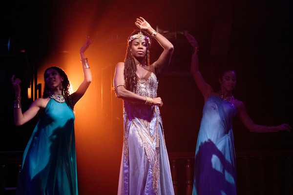 Photo Flash: First Look at ANTONY & CLEOPATRA at Folger Theatre Image