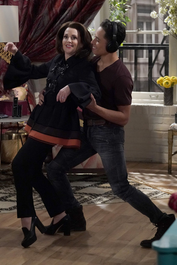 Photo Flash: First Look - Andrew Rannells, Jane Lynch Guest on WILL & GRACE! Image