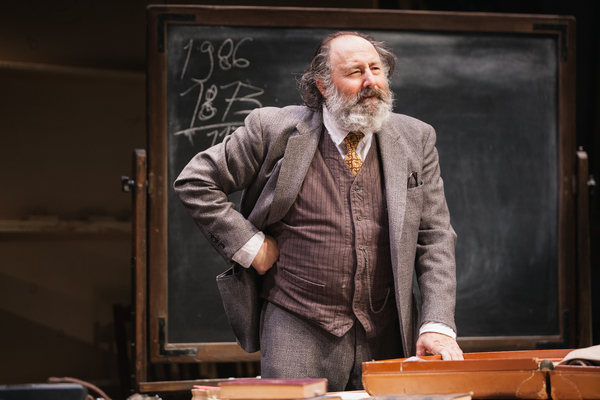 Photo Flash: First Look at Arye Gross in UNDERNEATH THE LINTEL at the Geffen 