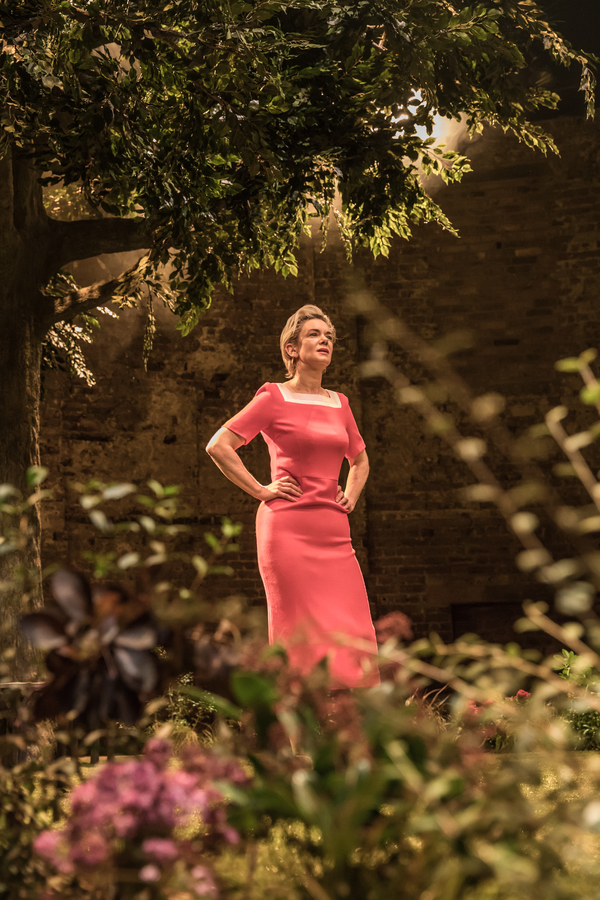 Photo Flash: First Look at Victoria Hamilton and Cast of ALBION at Almeida Theatre Image