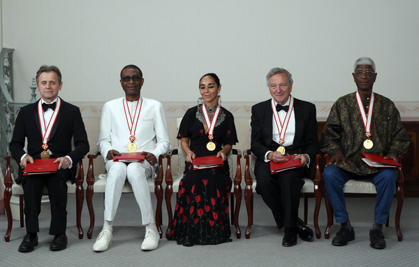 Photo Flash: Mikhail Baryshnikov Honored by Japan's Prince Hitachi Image