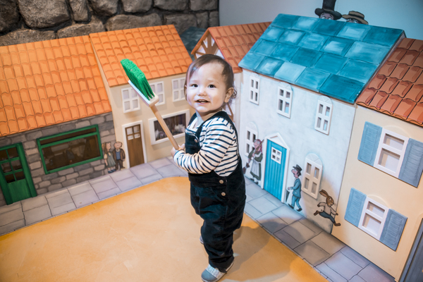 Photo Flash: Julia Donaldson and Axel Scheffler's 'A World Inside a Book' Exhibit Opens this Weekend Image