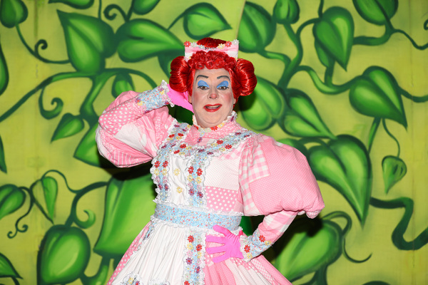 PANTO LAUNCH PHOTOS: Stars Launch Jack And The Beanstalk Image